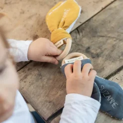 Anneau de dentition en bois Jaune moutarde (personnalisable) Jouet / Anneau De Dentition