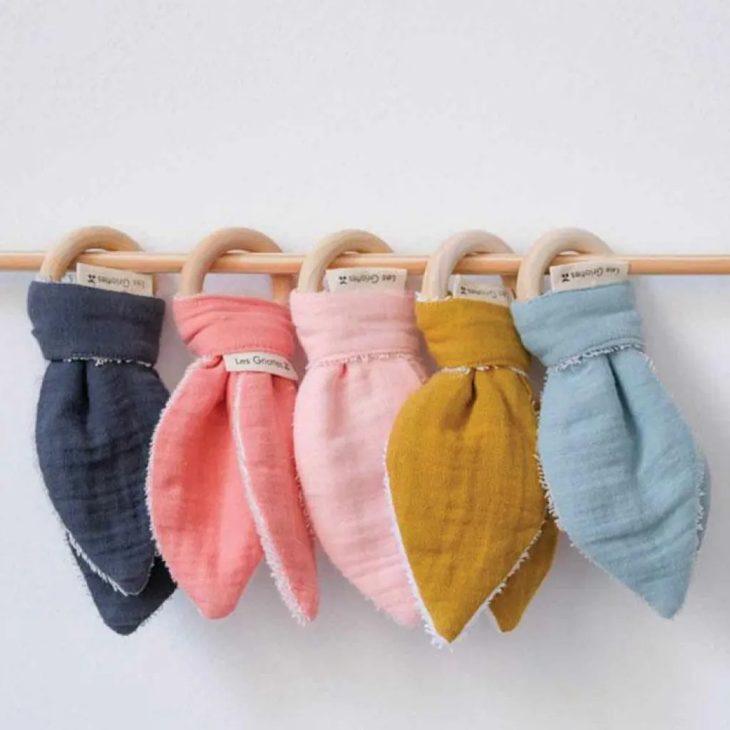 Anneau de dentition en bois Jaune moutarde (personnalisable) Jouet / Anneau De Dentition