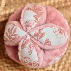 Best Balle sensorielle lapin Toile de Jouy rose Balle / Cube D'Activités