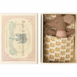 Online Bébé souris mi-endormie mi-éveillée dans une boîte d'allumettes Rose Figurines De Jeu