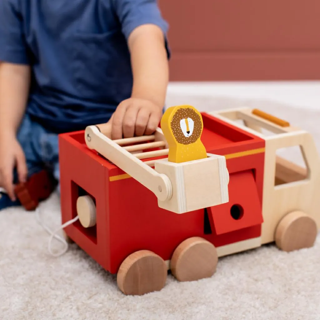 Discount Camion de pompier en bois All animals - Reconditionné Petites Voitures, Véhicules Et Circuits
