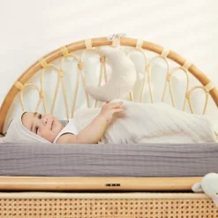 Hot Coussin musical à suspendre Lune Nougat Peluche Musicale