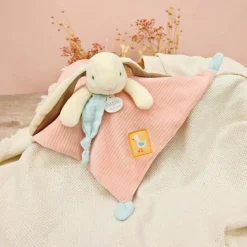 Doudou hochet Lapin Ciboulette Dans mon jardin (21 cm) Doudou Plat