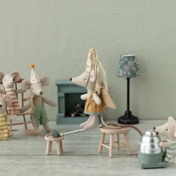 New Ensemble table et tabouret Souris Accessoires Pour Univers De Jeu