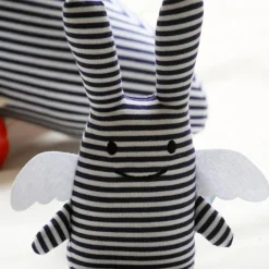 Hochet peluche Ange lapin marinière + pochette en coton Hochet