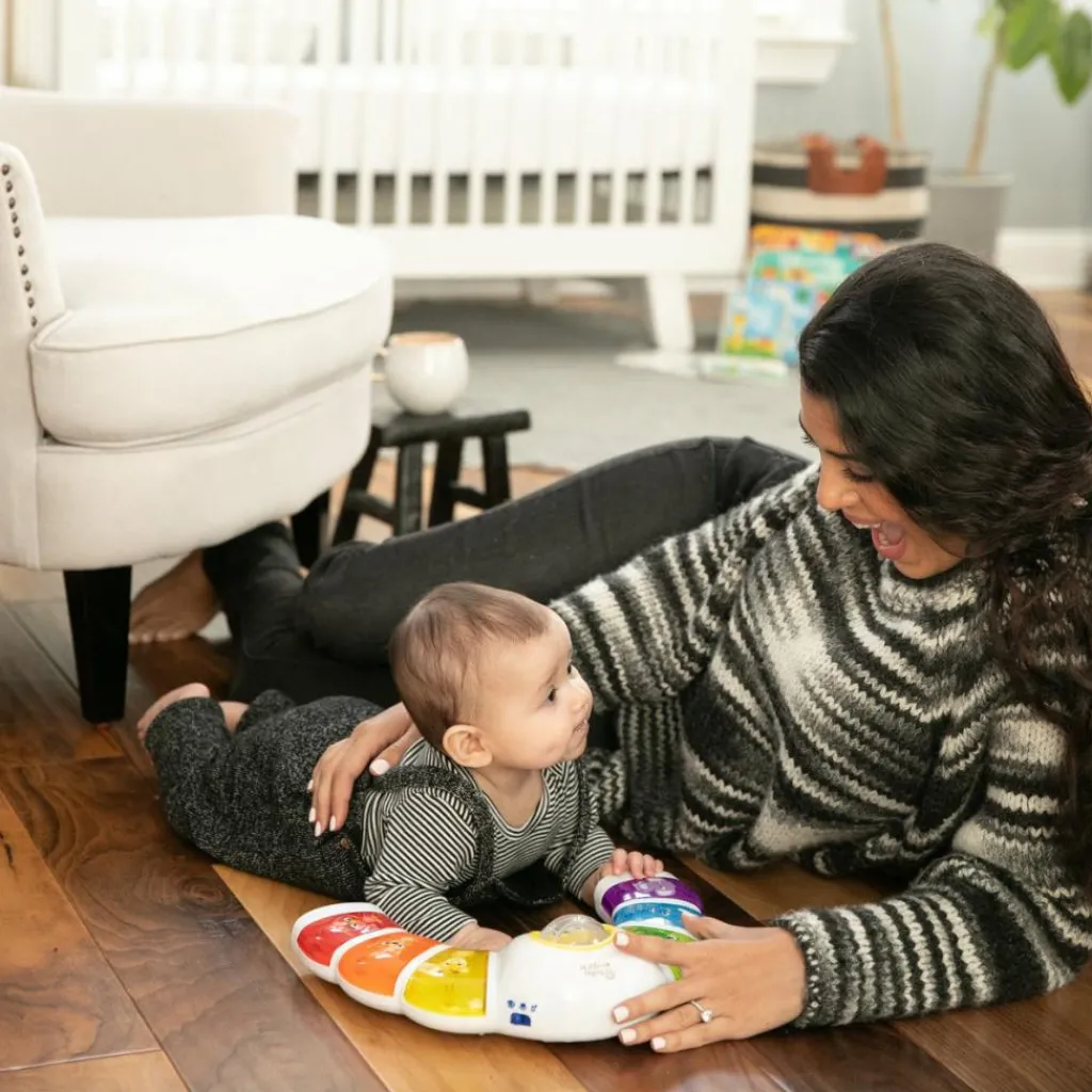 New Jouet musical et multilingue Glow & Discover Eveil Musical