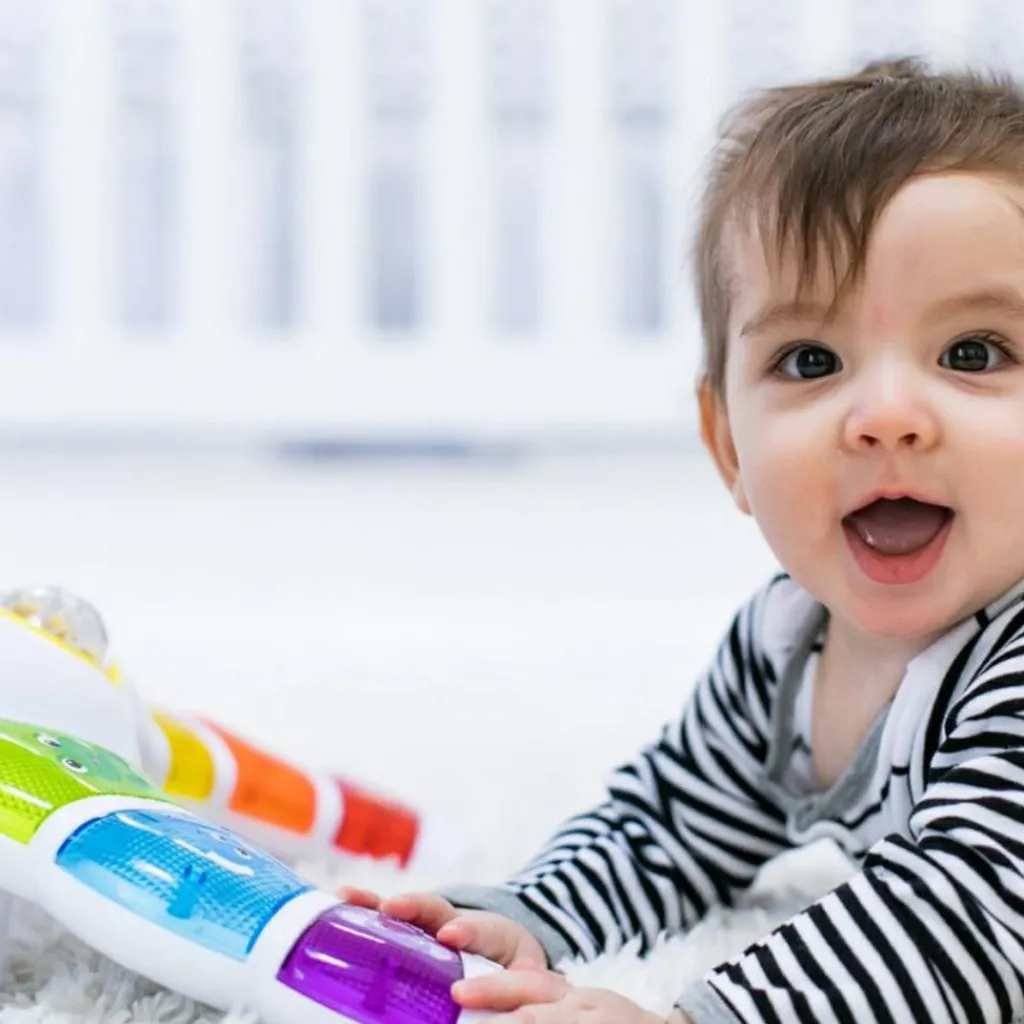 New Jouet musical et multilingue Glow & Discover Eveil Musical