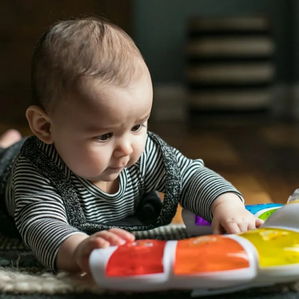 New Jouet musical et multilingue Glow & Discover Eveil Musical