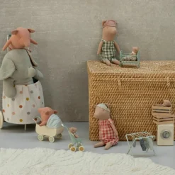 Sale Peluche Bébé cochon garçon et sa caisse Peluche Moyenne (20-59 Cm)