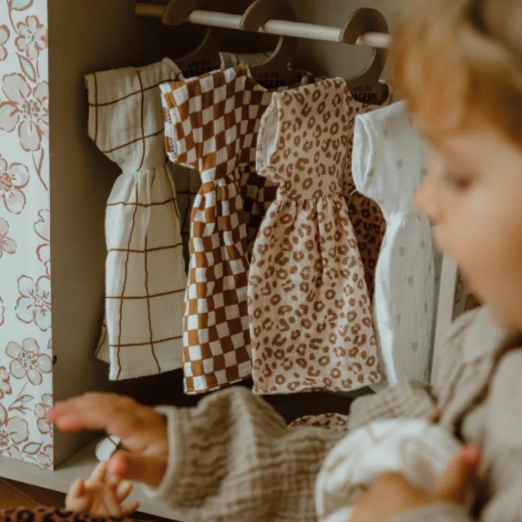 Discount Poupée Léa avec tenue robe Léopard Accessoires Poupée