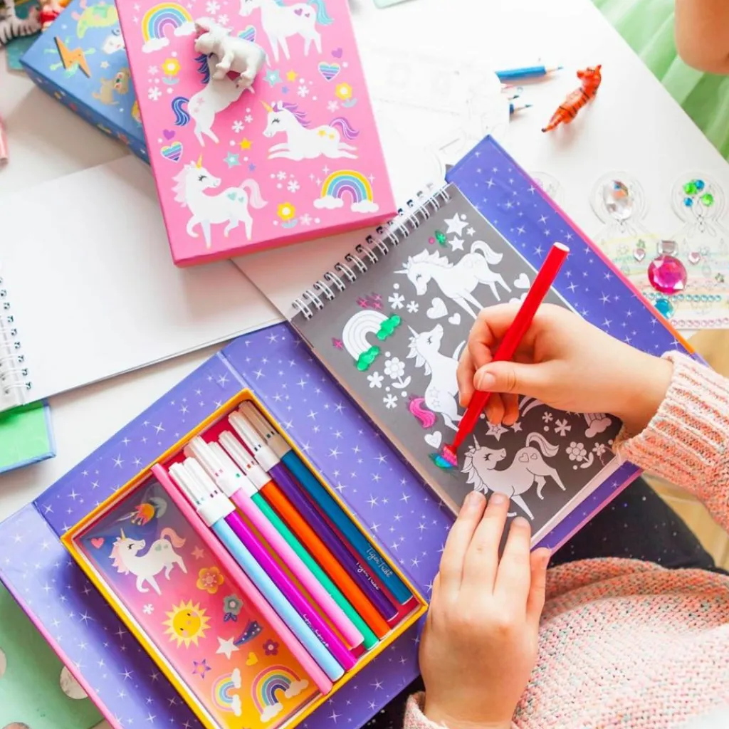 Set de coloriage magie des licornes Dessin Et Peinture