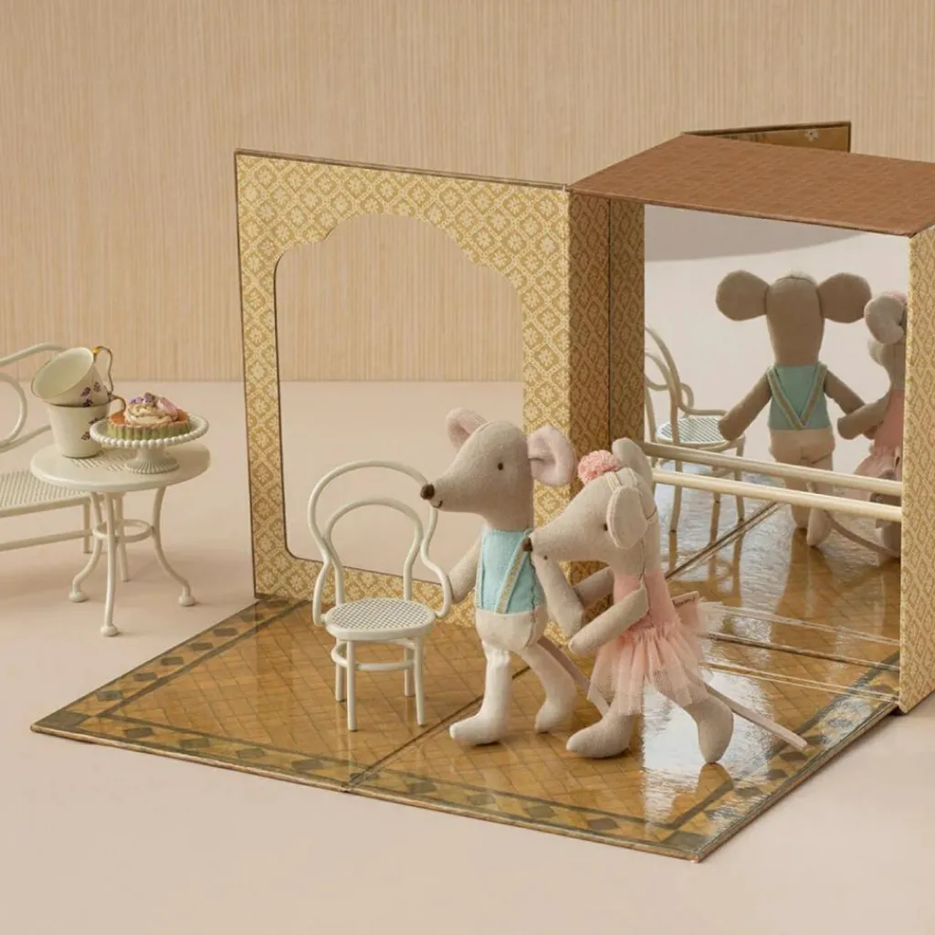 New Studio de danse avec petite sœur et petit frère Souris Figurines De Jeu