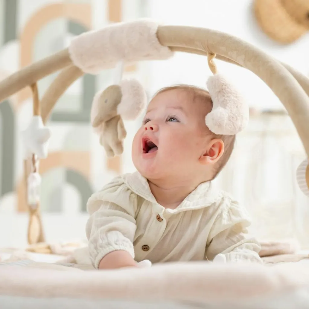 Discount Tapis d'éveil avec arches Ernest, Flo et Oli (80 x 80 cm) Tapis D'Éveil