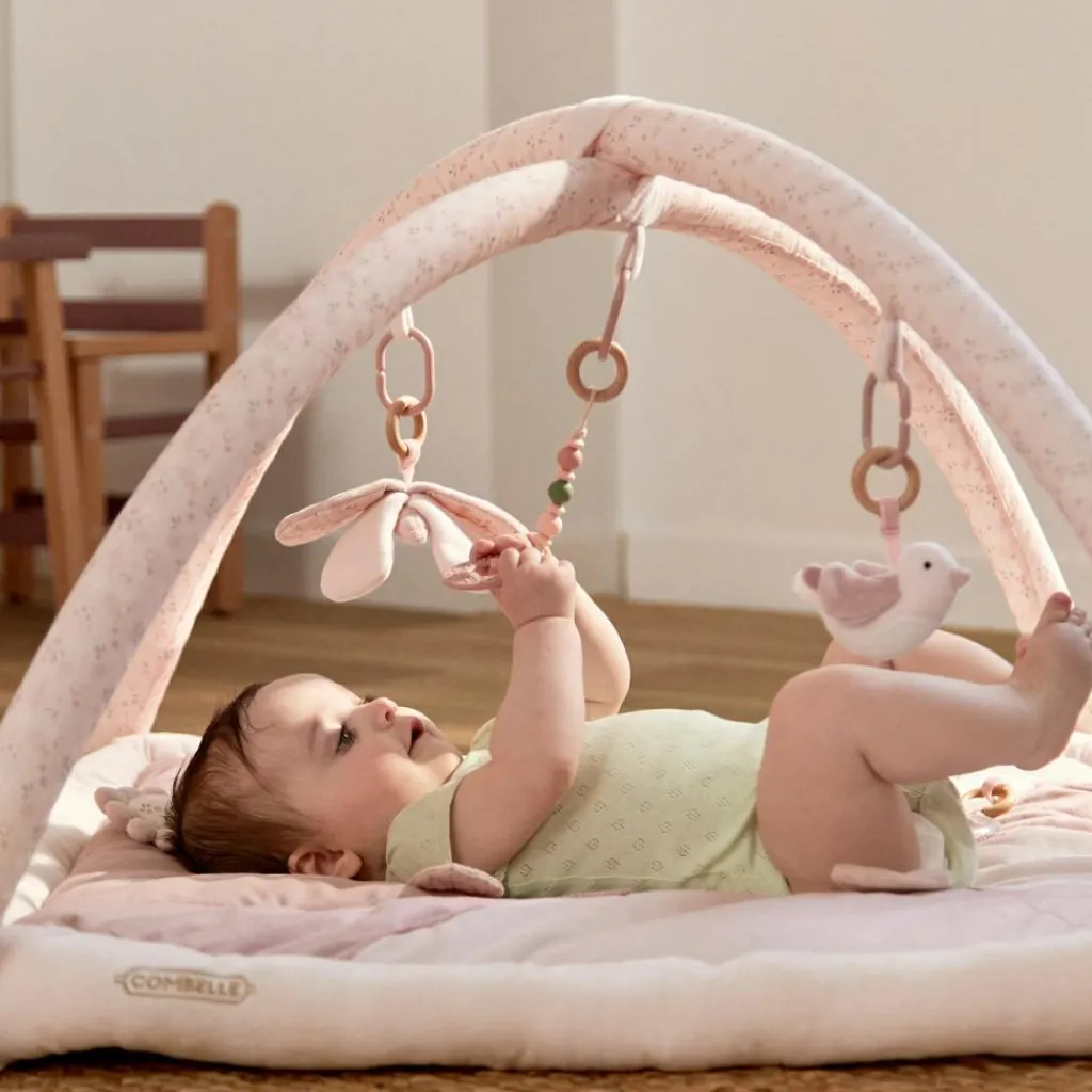 Tapis d'éveil ouatiné soft boa avec arche de jeux rose Tapis D'Éveil