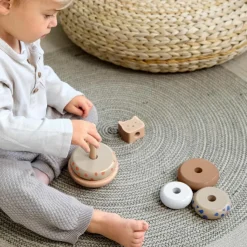 New Tour d'anneaux empilables en bois Little Mateys Jouet À Empiler